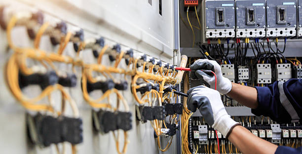 Professional Electrician technician working in Williamsburg, FL